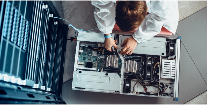 fixing IT equipment as part of data center maintenance plan