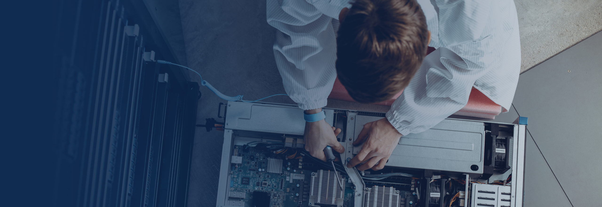 technician performing HP Alletra support