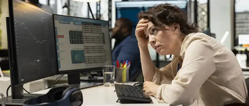 woman facing issues with a software defined IT infrastructure