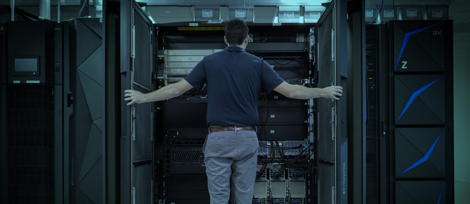 Las empresas de IaaS contratan a ingenieros cualificados para mantener la infraestructura informática privada.