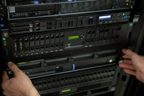 Proveedores de infraestructura como servicio que envían dos expertos técnicos.